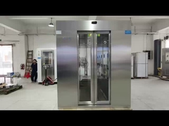 Automatic sliding door air shower room