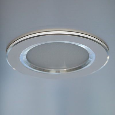 High-Speed Rolling Door Air Shower with HEPA Filtration and Safety Sensors for Cleanroom Entry