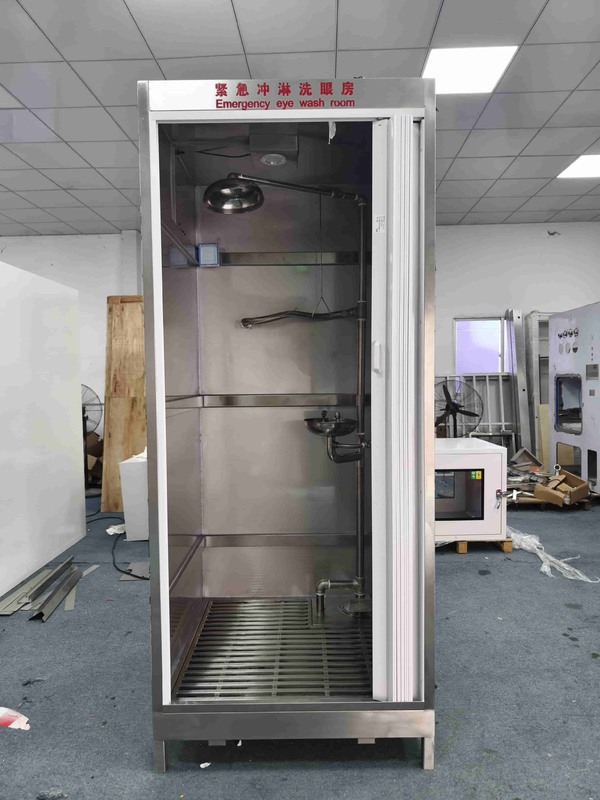 Emergency Safety Shower and Eyewash Room with SUS304 Stainless Steel Enclosure, 120-180 L/min Shower Flow, and 1000 × 1000 × 2400 mm Compact Size